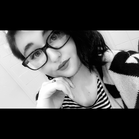 Meet your Posher, Yasmine - Picture 1 of 1